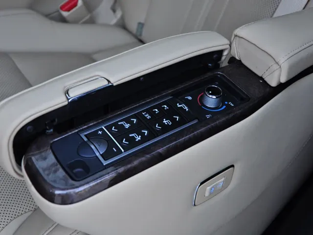 Toyota Alphard — Фото автомобиля 9