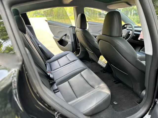 Tesla Model 3 — Фото автомобиля 16