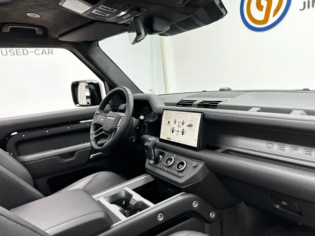 Land Rover Defender — Фото автомобиля 22