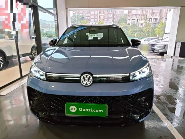 Volkswagen Tiguan L — Фото автомобиля 2