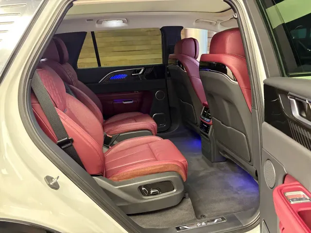 Hongqi E-HS9 — Фото автомобиля 18