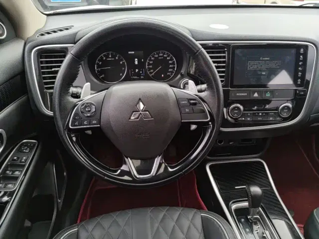 Mitsubishi Outlander — Фото автомобиля 10