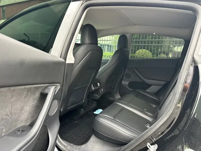 Tesla Model Y — Фото автомобиля 6