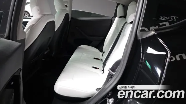 Tesla Model Y — Фото автомобиля 16