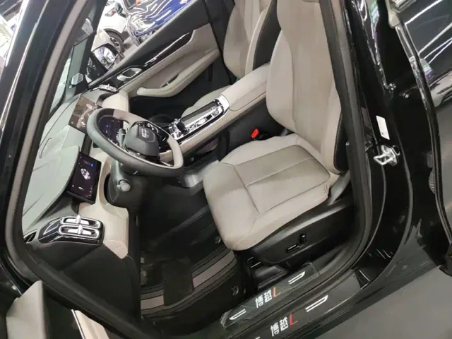Geely Boyue L — Фото автомобиля 14
