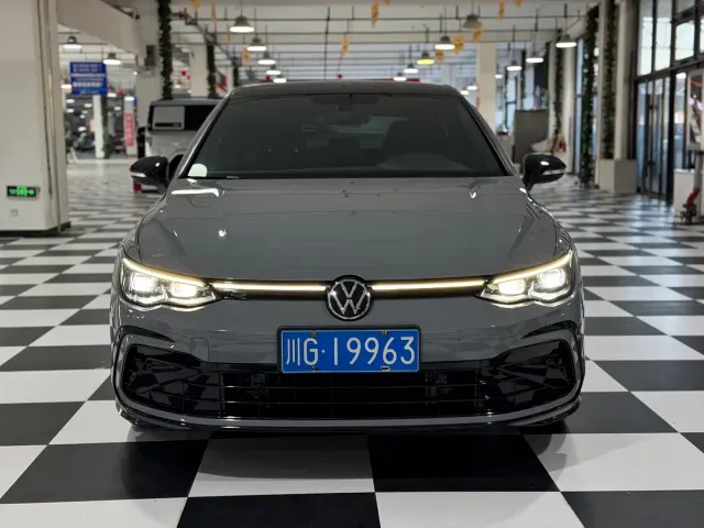 Volkswagen Golf — Фото автомобиля 3