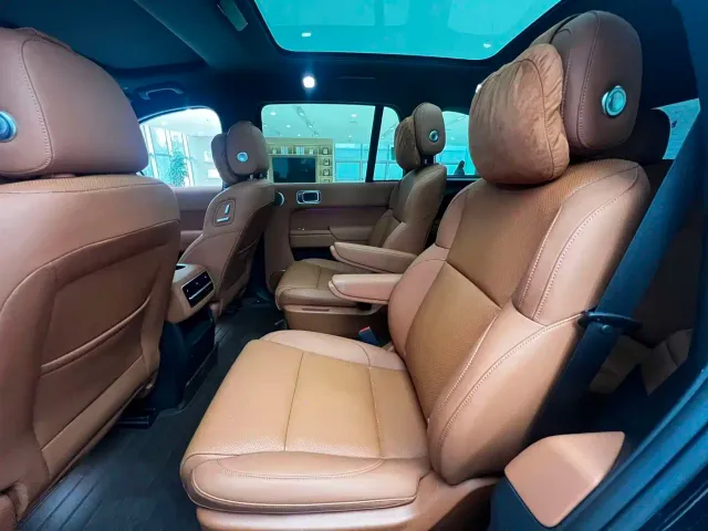 Li Auto L8 — Фото автомобиля 10