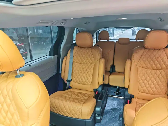 Toyota Sienna — Фото автомобиля 7