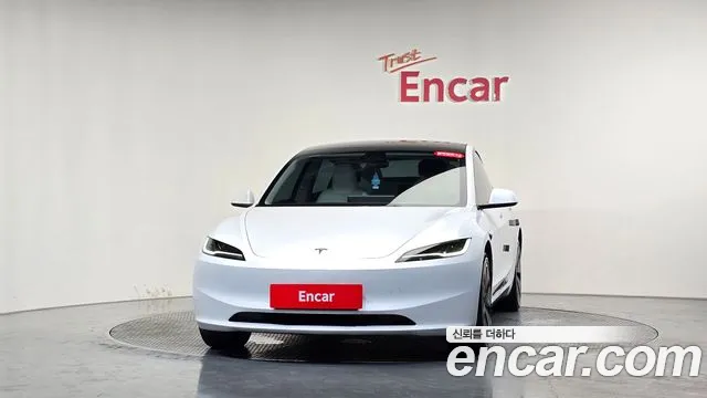 Tesla Model 3 — Фото автомобиля 3