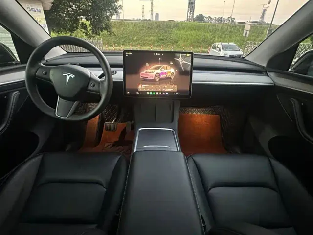 Tesla Model Y — Фото автомобиля 3