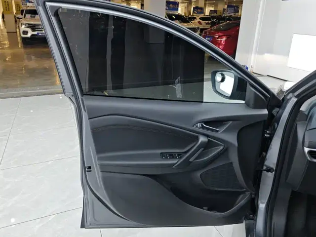 Chevrolet Trax — Фото автомобиля 6