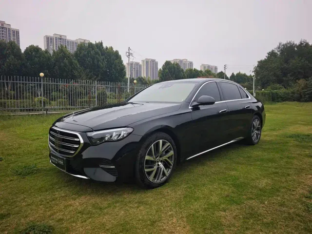 Фотография автомобиля — Mercedes-Benz E-Class