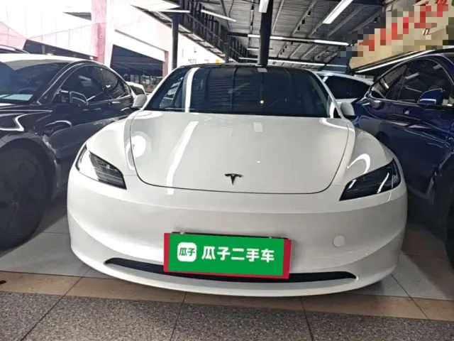 Tesla Model 3 — Фото автомобиля 2