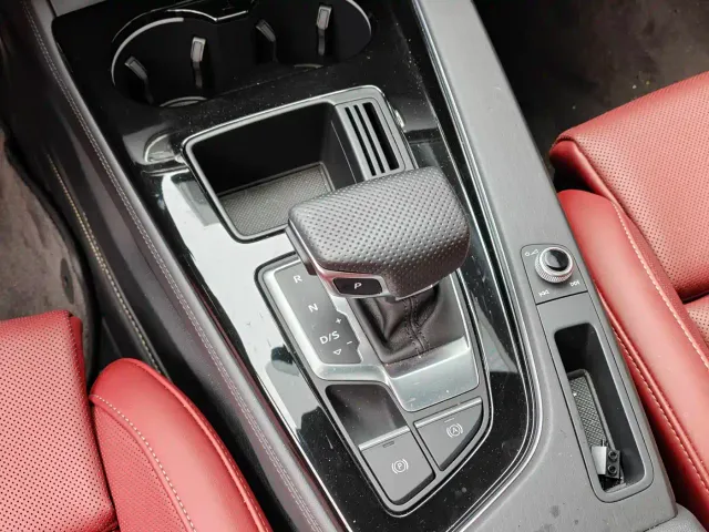 Audi A4L — Фото автомобиля 3