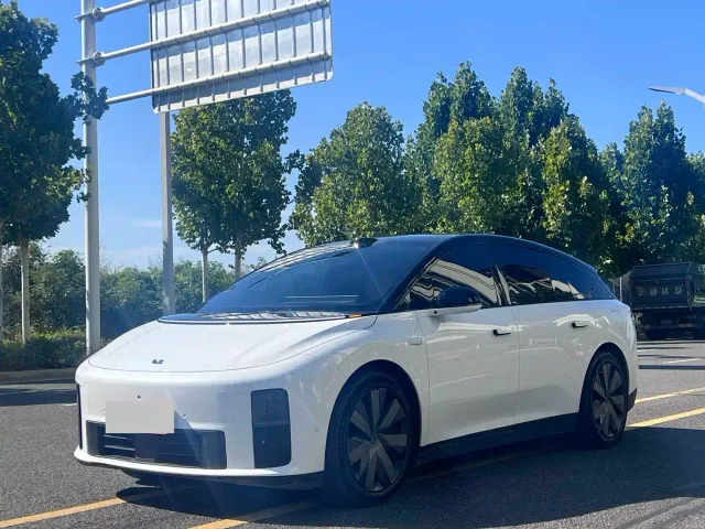 Фотография автомобиля — Li Auto i6