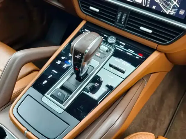 Porsche Cayenne — Фото автомобиля 11