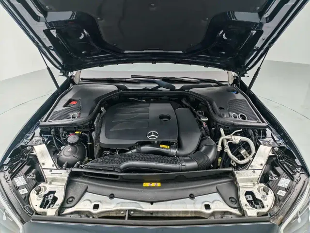 Mercedes-Benz E-Class — Фото автомобиля 4