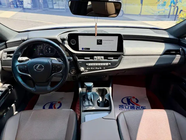 Lexus ES — Фото автомобиля 10
