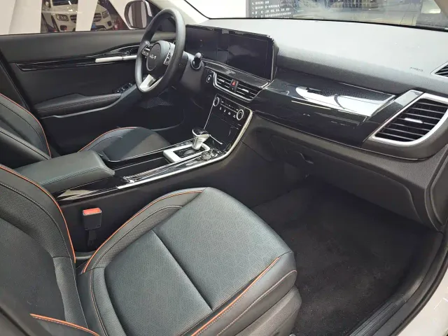 Kia Seltos 2023 1.5L CVT Luxury Edition — Фото автомобиля 21
