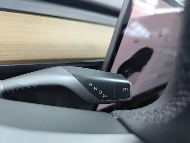 Tesla Model Y — Фото автомобиля 13