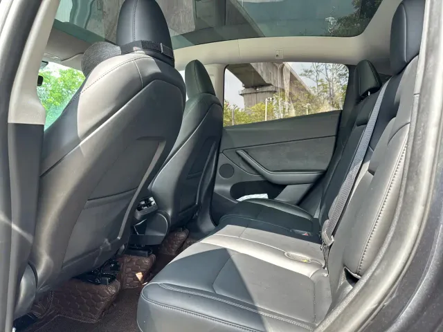 Tesla Model Y — Фото автомобиля 6
