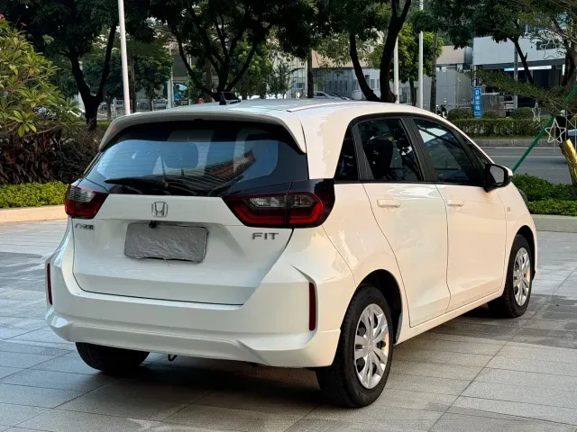 Honda Fit — Фото автомобиля 16