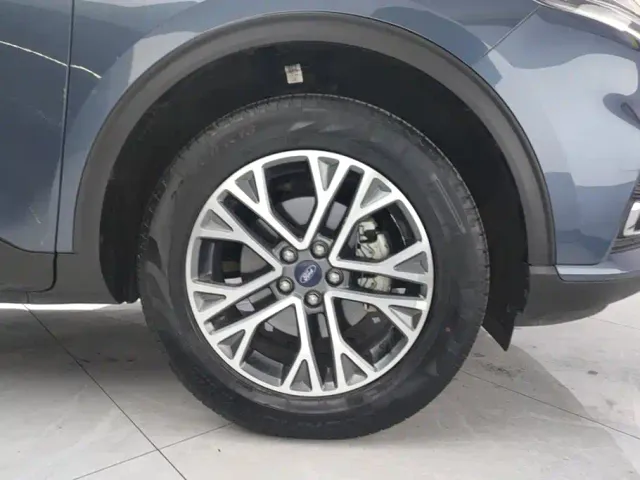 Ford Escape — Фото автомобиля 6