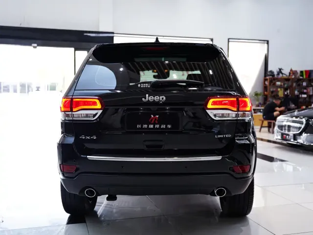 Jeep Grand Cherokee — Фото автомобиля 17