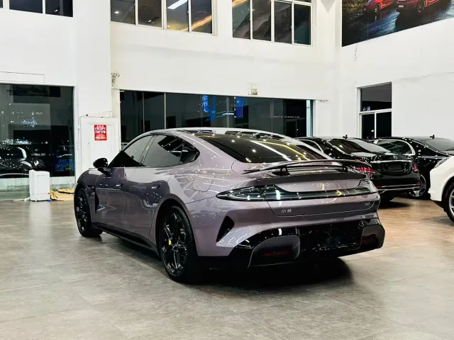 Xiaomi SU7 — Фото автомобиля 4