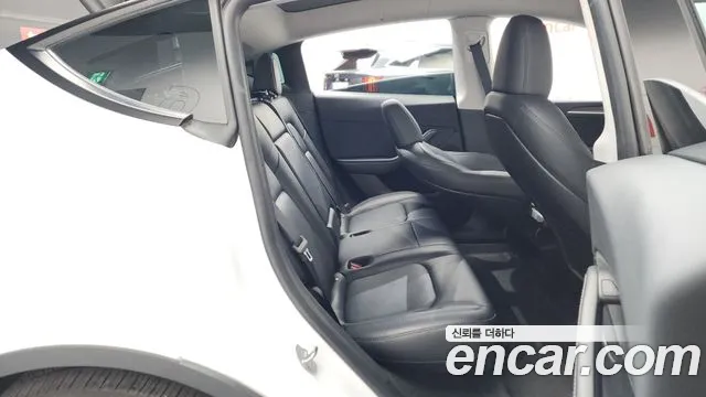 Tesla Model Y — Фото автомобиля 11