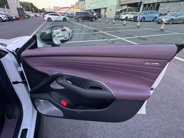 Xiaomi SU7 — Фото автомобиля 24