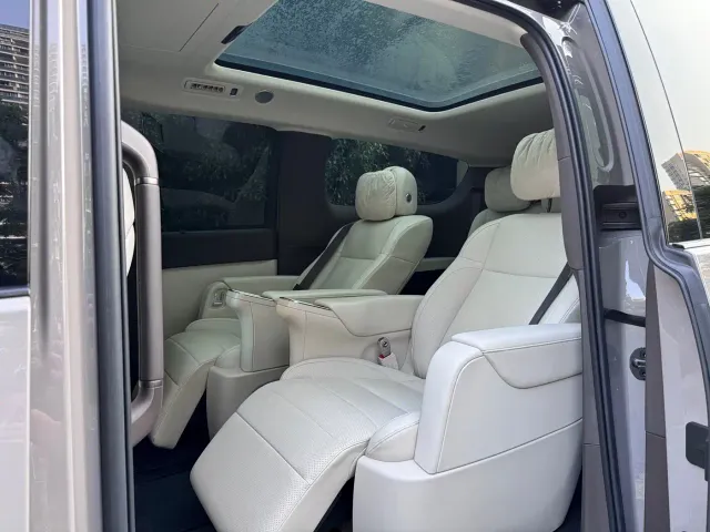 Li Auto MEGA — Фото автомобиля 18