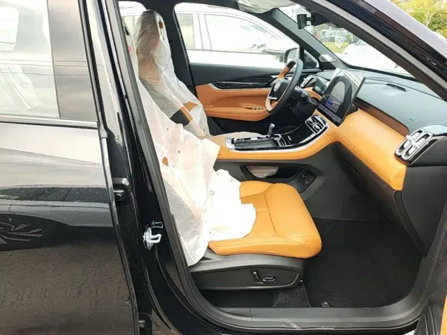 Geely Boyue L — Фото автомобиля 24