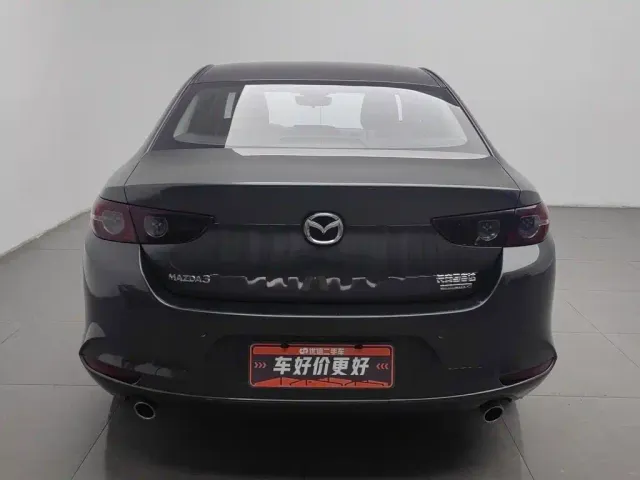 Mazda Axela — Фото автомобиля 4