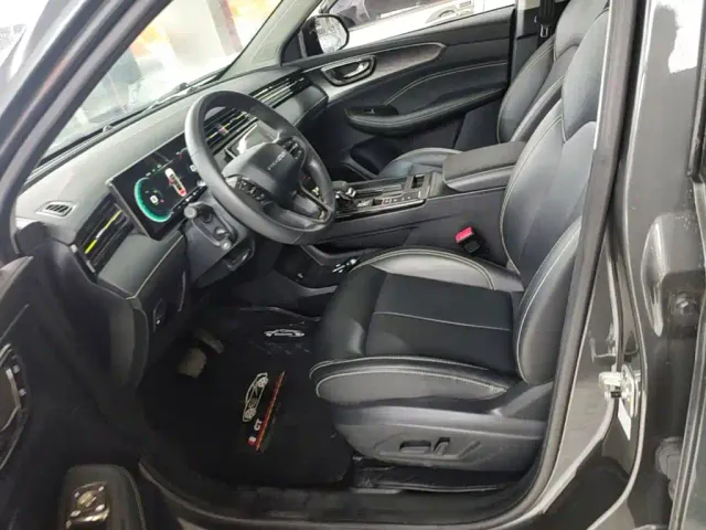Roewe RX5 — Фото автомобиля 14