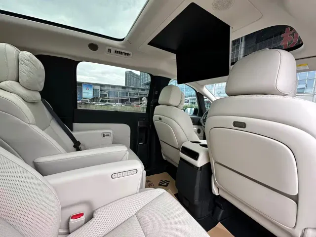 Li Auto MEGA — Фото автомобиля 10