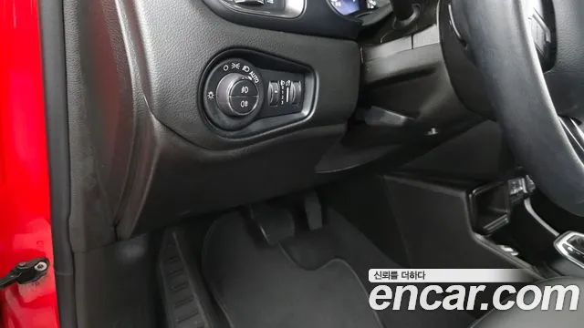 Jeep Renegade — Фото автомобиля 24