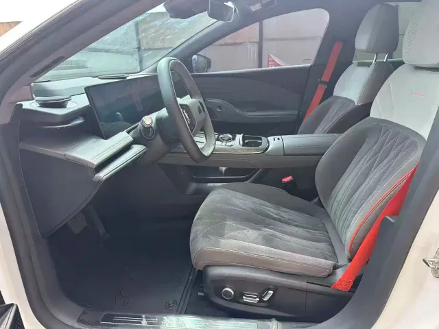 Geely Galaxy E8 — Фото автомобиля 13
