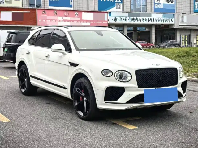 Bentley Bentayga — Фото автомобиля 2