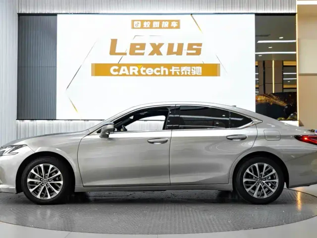 Lexus ES — Фото автомобиля 3
