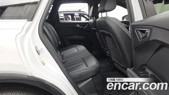 Audi Q4 e-tron — Фото автомобиля 11