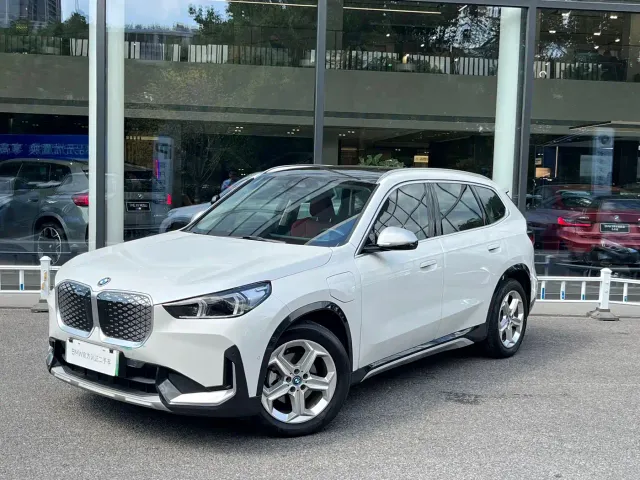 Фотография автомобиля — BMW iX1