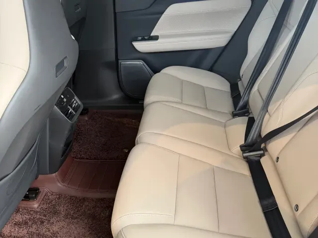 Volvo XC70 Plug-in Hybrid — Фото автомобиля 7