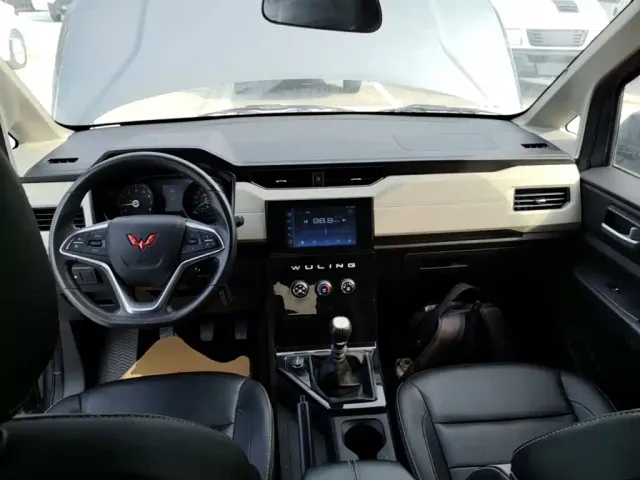 Wuling Zhengcheng — Фото автомобиля 9