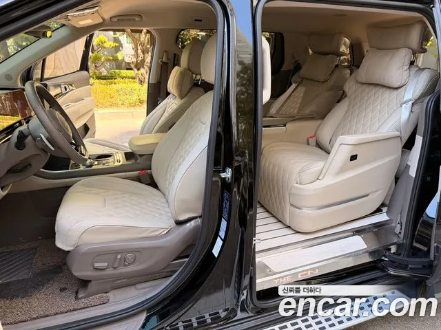 Kia Carnival Generation 4 — Фото автомобиля 10