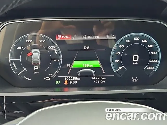 Audi e-tron — Фото автомобиля 6
