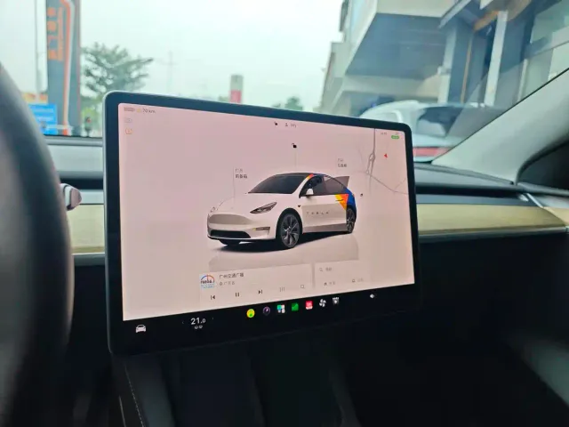 Tesla Model Y — Фото автомобиля 9