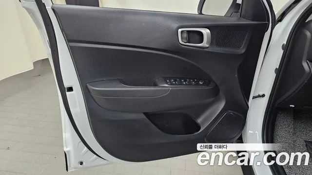 Hyundai Venue — Фото автомобиля 13