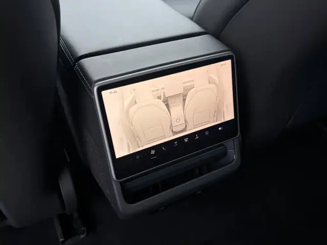 Tesla Model 3 2023 Rear-Wheel Drive — Фото автомобиля 23