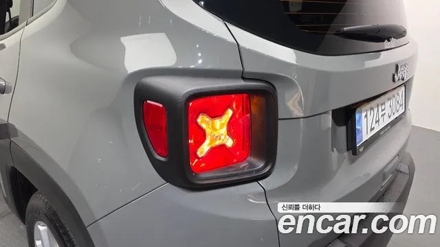 Jeep Renegade — Фото автомобиля 20
